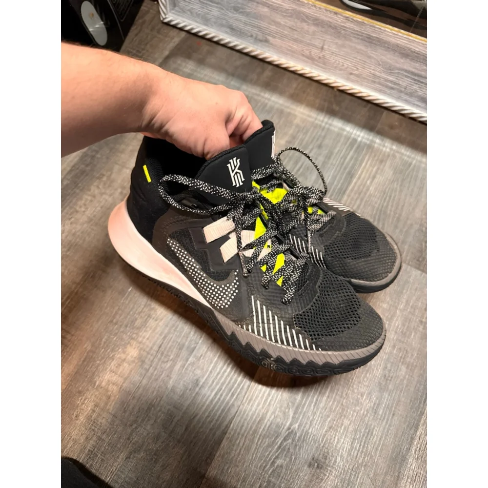 Men's Nike‎ Kyrie Flytrap 5 Black Yellow Athletic Shoes